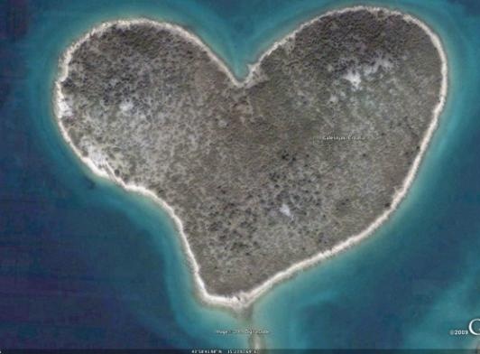 isola-a-forma-di-cuore