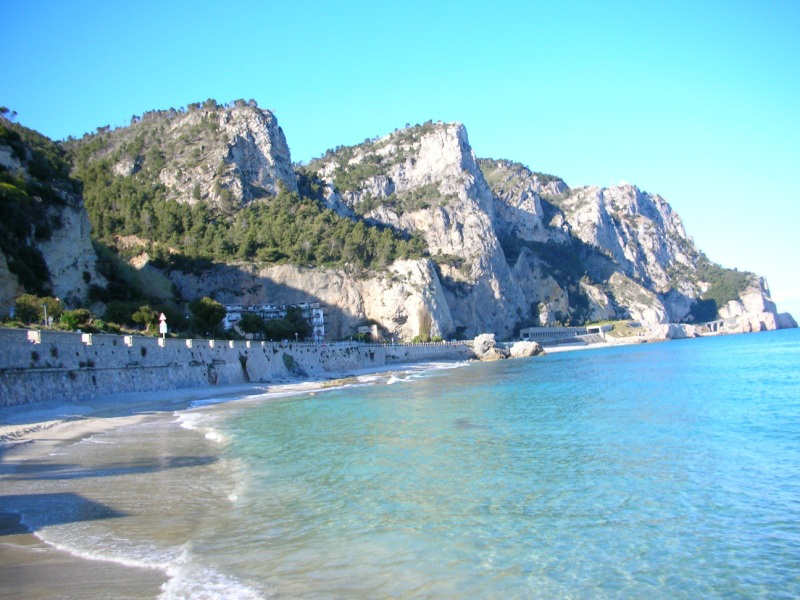 baia-saraceni-spaiggia-liguria
