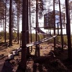 Dalla Svezia arriva la casa sull’albero a forma di cubo