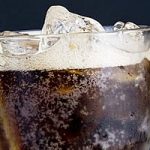 Decreto Salute/2: tassa su bibite gassate e multe per il tabacco ai minori
