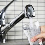 I pensionati scelgono l’acqua del rubinetto