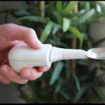 La posata che aiuta i malati di Parkinson a mangiare