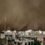 Teheran colpita da una tempesta di sabbia. Foto