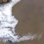 Fosso di Pratica di Mare: ancora schiuma bianca in mare