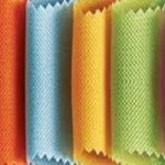 I vestiti sintetici sono la più grave minaccia per i mari