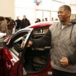 La favola a lieto fine dell'operaio che camminava 34km per lavorare