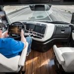 Arrivano i camion con il pilota automatico (video)