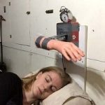 La sveglia che ci prende a schiaffi. L'idea di una ragazza americana