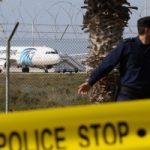 Aereo dirottato: il video dei primi passeggeri liberati