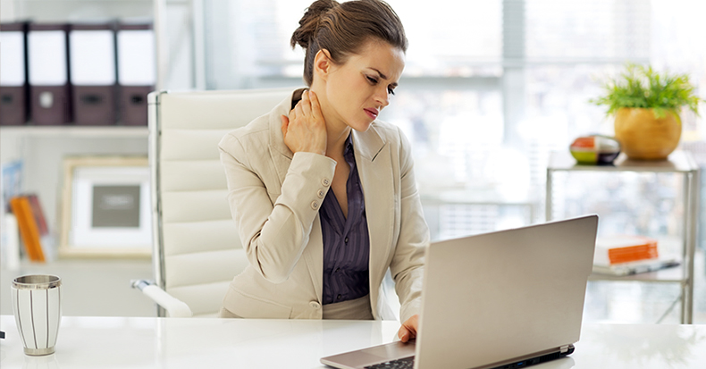 Stress da scrivania: proteggi il collo con questi 10 esercizi