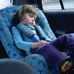 Bimbi in auto, arrivano nuove regole