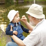 Essere più buoni fa bene, e non solo a Natale. Gli altruisti vivono di più