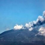 Etna in eruzione, crolla parte del cratere Sud-Est - Video