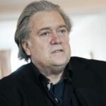 Steve Bannon va in prigione, l'ex guru di Trump si è consegnato in Connecticut: sconterà 4 mesi