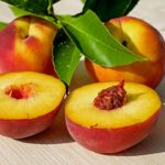 Torta di pesche e noci