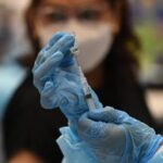 Vaccinazioni Covid, Italia 'maglia nera': nel 2023 solo 13% vaccinati