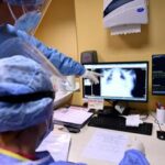 Covid, dati ultima settimana: cresce incidenza, Rt sopra soglia epidemica