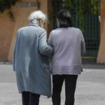 Bonus colf e badanti 2024, requisiti Isee e come fare domanda