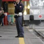 Cadavere in decomposizione sui binari, macabro ritrovamento a Viareggio