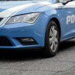 Fuga col figlio 12enne su scooter rubato, muore in scontro con auto