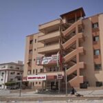 Picchiati, bendati e costretti a spogliarsi: denuncia medici di Gaza su raid a Khan Younis