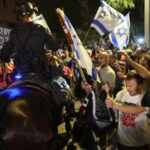 Israele, migliaia in piazza per rilascio ostaggi e voto anticipato. Blinken domani in A. Saudita