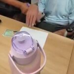 Porta un morto in banca: E' mio zio, deve farmi un prestito