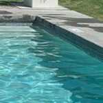 Castel Volturno, 15enne si tuffa in piscina e muore