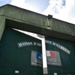 Francia, continua caccia all'evaso: cercò di comprare fucili d'assalto in cella