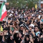 Iran, in migliaia a Teheran per l'ultimo saluto a Raisi
