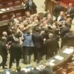 Autonomia, caos alla Camera: Pugni in testa a deputato M5S Donno