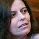 Ilaria Salis è libera, tolto il braccialetto elettronico