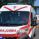 Non si ferma all'alt e travolge 3 ciclisti nel bellunese: Sono in ritardo per la messa