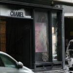 Spettacolare furto nel cuore di Parigi, svaligiato negozio Chanel