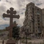 Ucraina, fosse comuni nel Donetsk. Russia: Non partecipiamo a secondo vertice pace