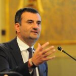 Fotomontaggio con boss mafiosi, europarlamentare Afd attacca Decaro