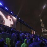 Parigi 2024, Celine Dion incanta: il mitico ritorno dopo la malattia - Video