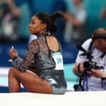 Parigi 2024, tutti gli occhi per Simone Biles: anche Tom Cruise col fiato sospeso
