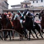 Palio di Siena, la Contrada dell'Onda vince la prova generale