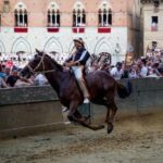 Palio di Siena, trionfo Lupa: chi è Velluto, il fantino che ha vinto