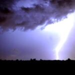 Teramo, fulmine in spiaggia: tre donne ferite, una è grave