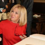 Brigitte Macron è trans: ora dovranno pagare 8mila euro
