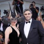 Venezia 81, Lady Gaga e il gesto verso il futuro marito che commuove i fan - Video