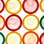 Bassetti: Regalare condom in scuole e discoteche, basta politically correct