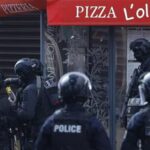 Francia, si barrica nel ristorante con 4 ostaggi: Ha un coltello