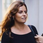 Natale, gli auguri di Ilaria Salis: Mai più gente senza casa