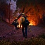 Los Angeles, incognita vento e sciacalli in azione. 16 morti negli incendi