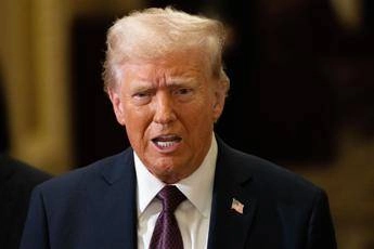 Trump, attacco frontale a Zelensky: Dittatore senza elezioni