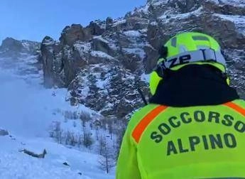 Valanga su versante trentino del monte Vioz, due feriti: uno è grave