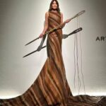 Carla Bruni si trasforma in opera d'arte per Tod's